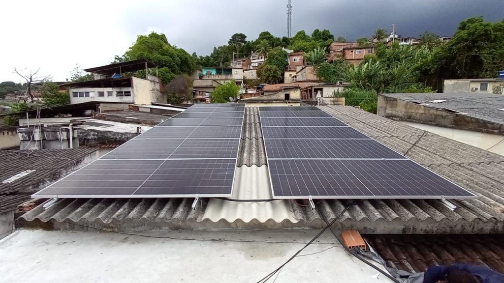 Usina Fotovoltaica de Alta Potência com 10 Painéis